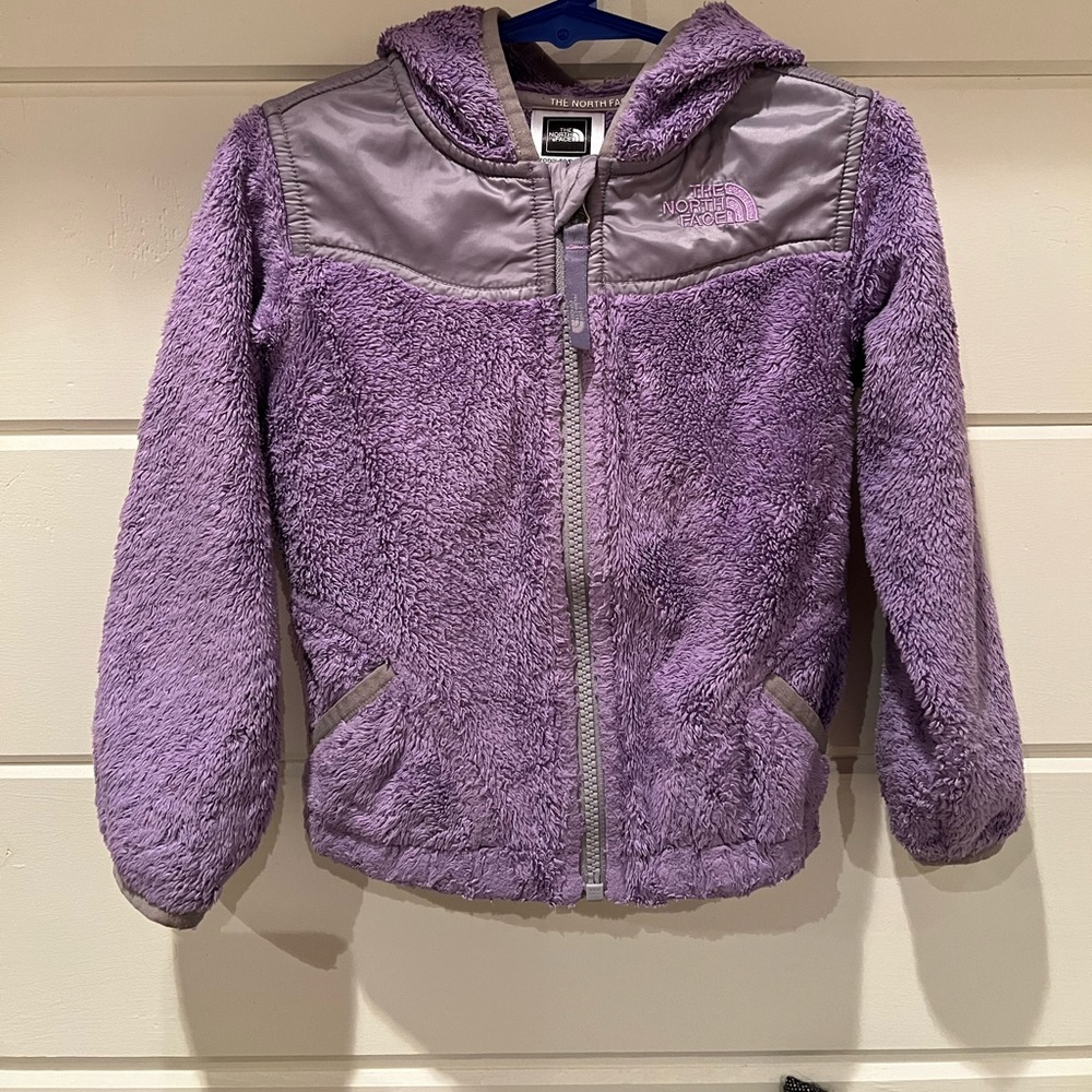 Used, good condition North Face zip up. 3T.